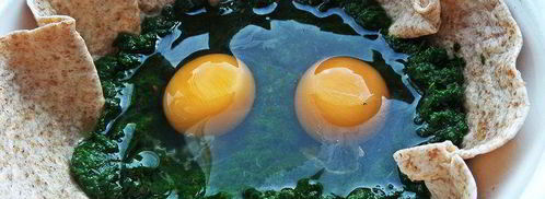 глазунья, запеченная в шпинате. Шаг 5