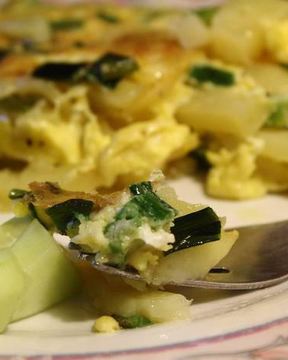 Картофель в яичнице Пир студента