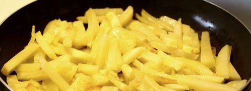 картофель в яичнице пир студента. Шаг 2