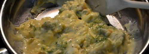 яичница-болтунья с копченой семгой. Шаг 3