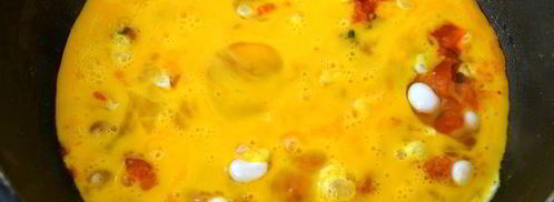 яичница-болтунья с помидорами. Шаг 5