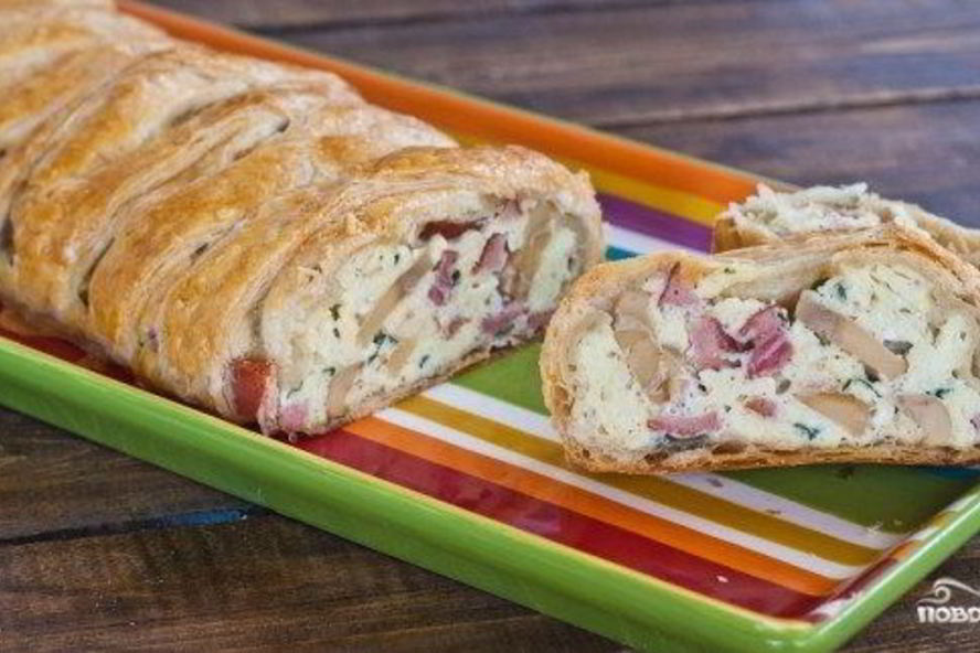 Рецепт яичница-болтунья в слоеном тесте