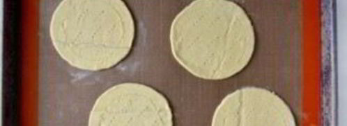 яичница на слоеном тесте. Шаг 2