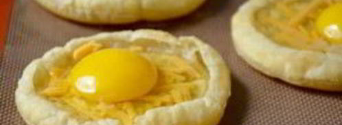 яичница на слоеном тесте. Шаг 3