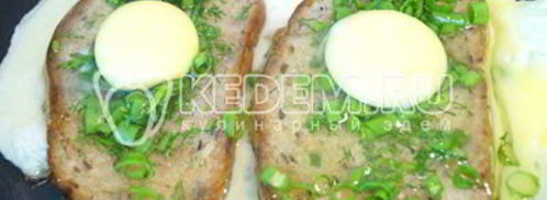 яичница с гренками и зеленью. Шаг 5