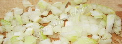 яичница с ветчиной и грибами запеченная в помидорах. Шаг 3