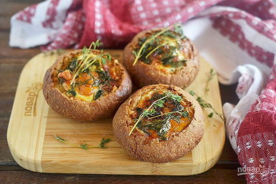 Рецепт яичница в булочках веселый завтрак