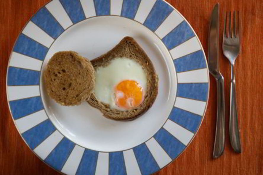 Рецепт яичница в иллюминаторе