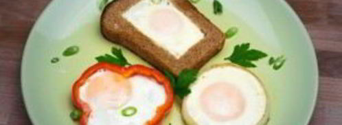 яичница в хлебе, перце и луке. Шаг 4