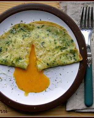 Яичница в шпинатных блинчиках