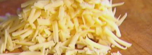 яйца, запеченные в хлебе, с помидорами и базиликом. Шаг 4