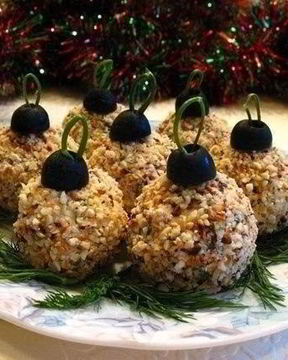 Закуска из курицы с чесноком, майонезом и грецкими орехами Елочные шары