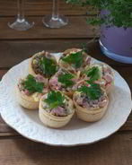 Закуска из ветчины и сыра