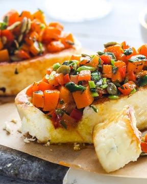 Жареный адыгейский сыр с овощами