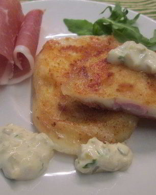 Жареный сыр с начинкой из бекона