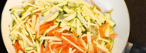 дорада, фаршированная жюльеном из овощей. Шаг 3