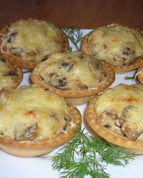 Грибной жульен в песочных тарталетках