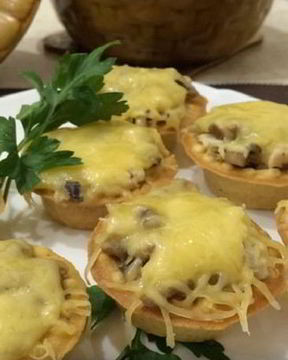 Курино-грибной жульен в тарталетках