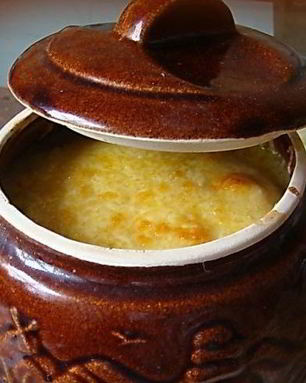 Жульен на молоке с курицей и грибами в горшочках