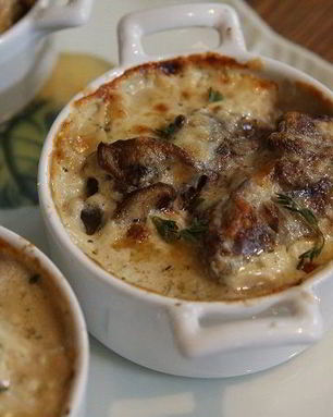 Жульен с куриной печенью и грибами