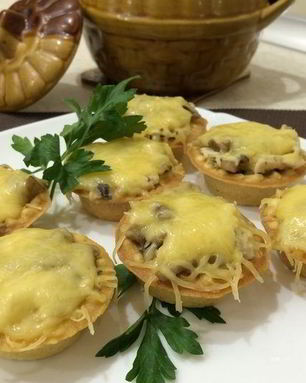 Жульен в тарталетках с грибами и сыром