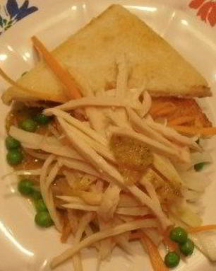 Жюльен из курицы с соусом из куркумы