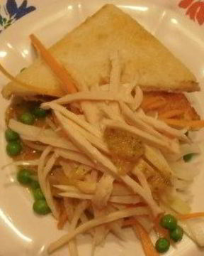 Жюльен из курицы с соусом из куркумы